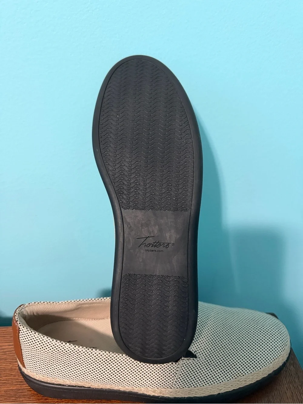 Trotters White and Black Woven Espadrille Slip-On size 9.5 NWOT